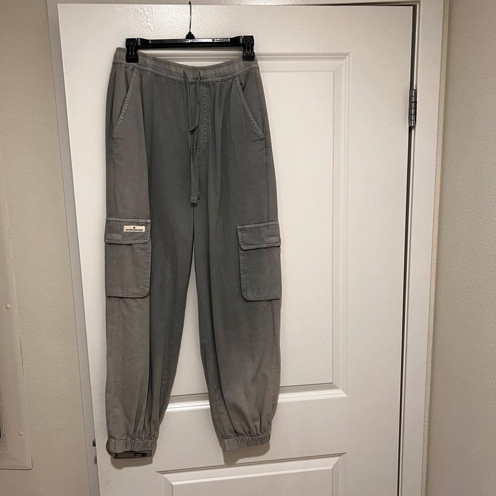 BDG cargo pants- size small. Never worn.